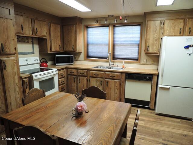 15788 North Singer Road Rathdrum, ID 83858 - Photo 6 of 17 Spacious Kitchen