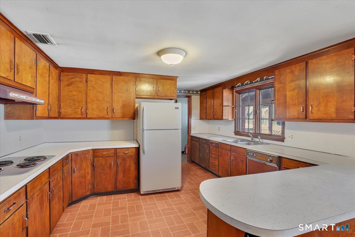 220 Rose Hill Road Portland, CT 06480 - Photo 4 of 15