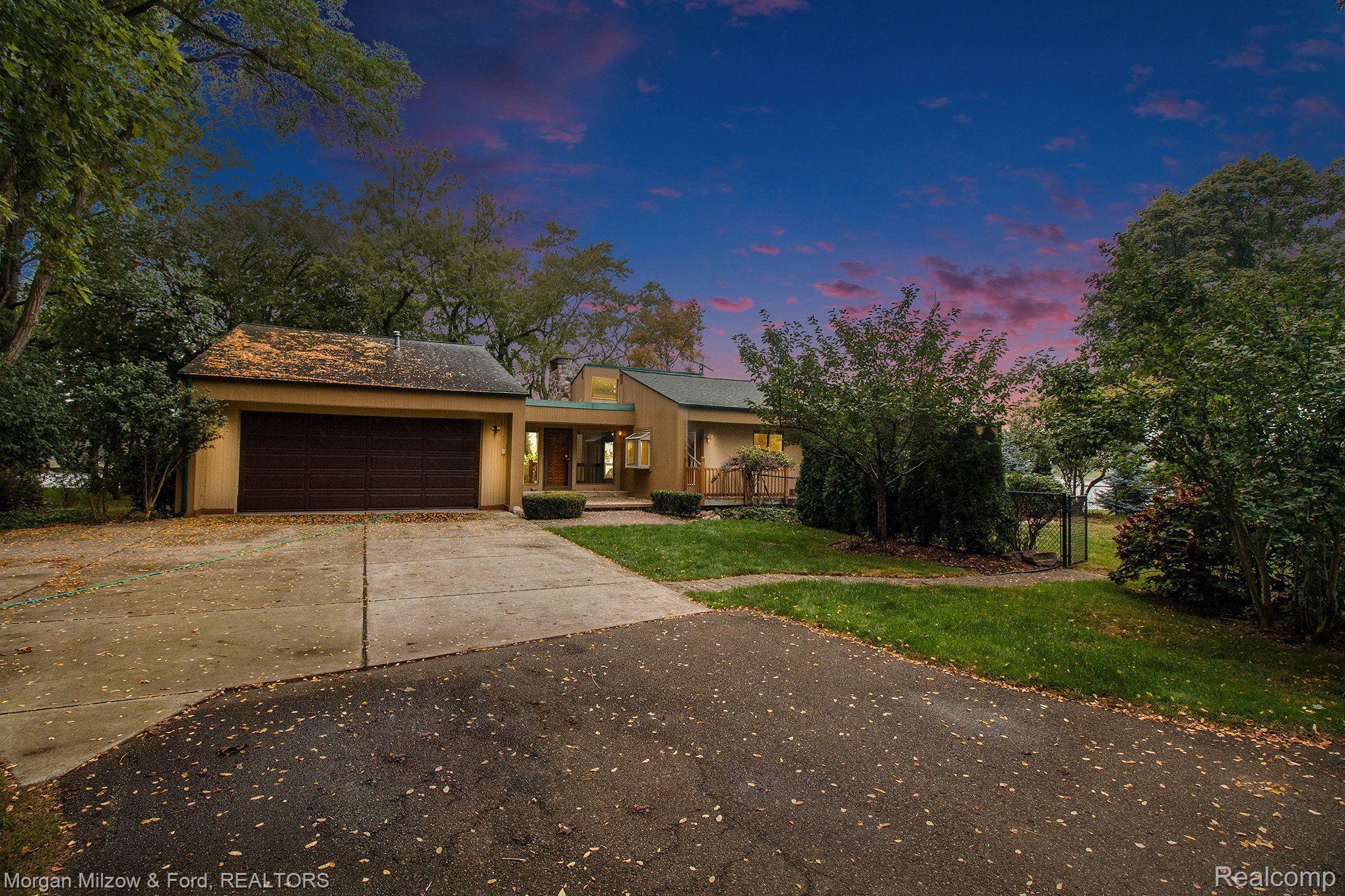 3815 Clintonville Road Waterford, MI 48329 - Photo 2 of 29 Gallery Image 2