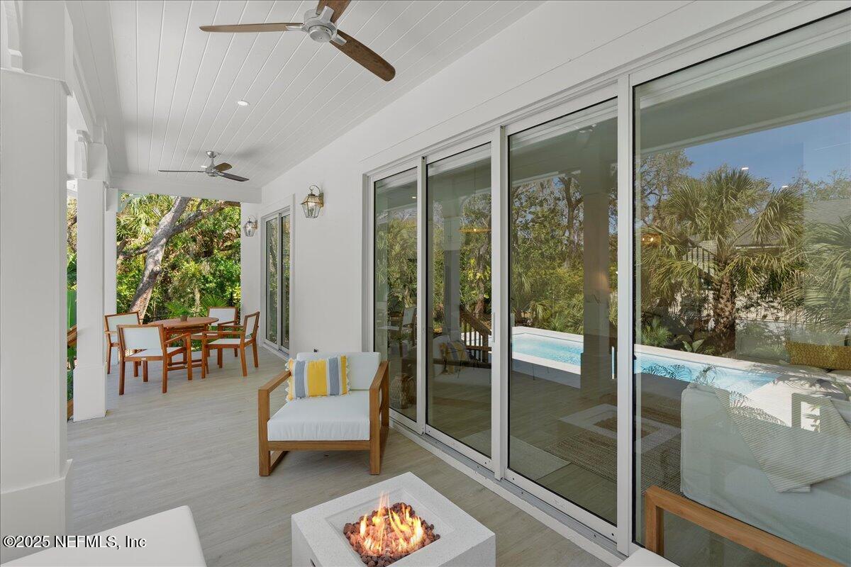 168 Surfside Avenue St. Augustine, FL 32084 - Photo 10 of 28 a living room with furniture and a window