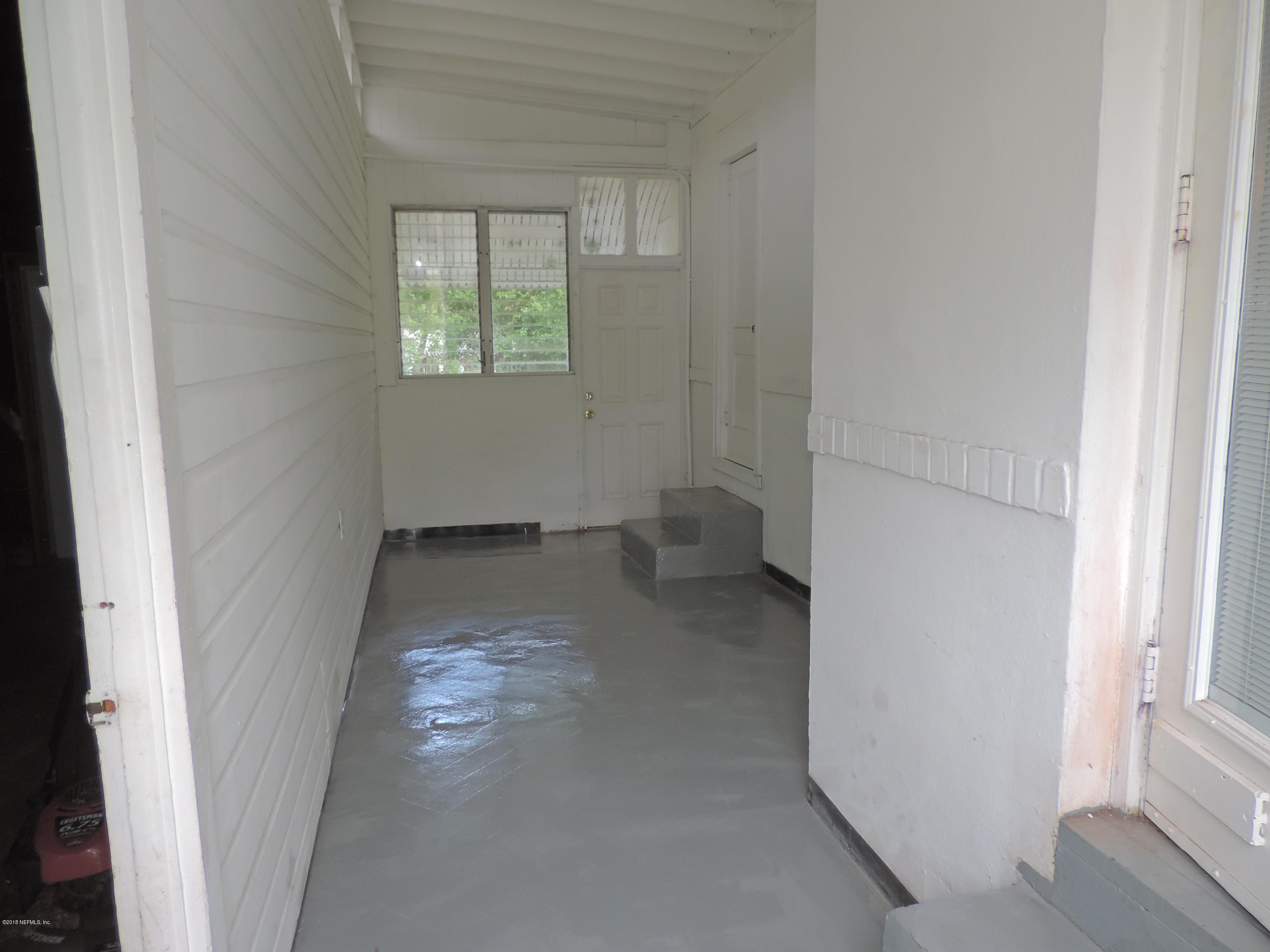 2017 Gibson Road Jacksonville, FL 32207 - Photo 12 of 16 Breezeway/storage