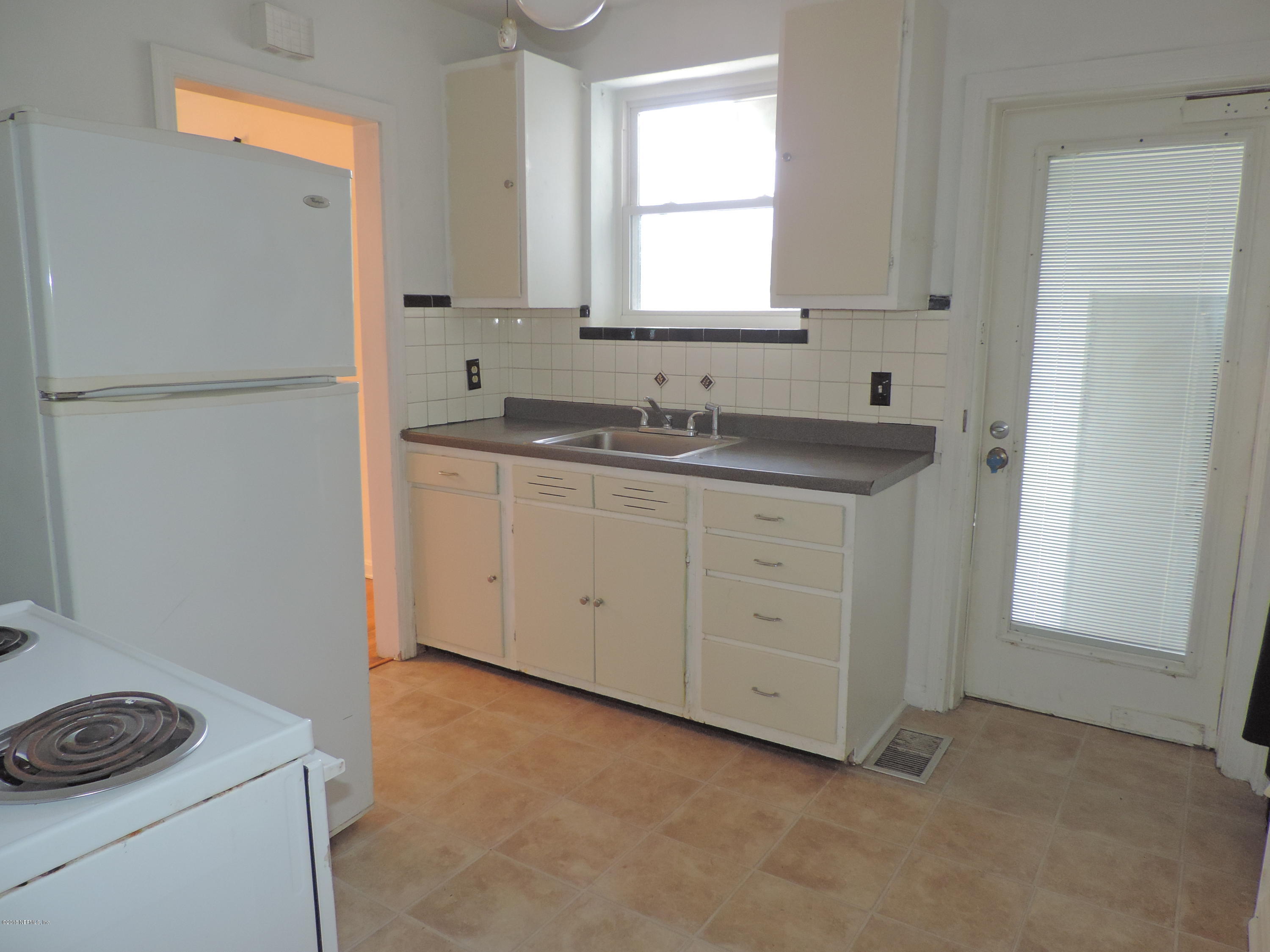 2017 Gibson Road Jacksonville, FL 32207 - Photo 3 of 16 Cute kitchen