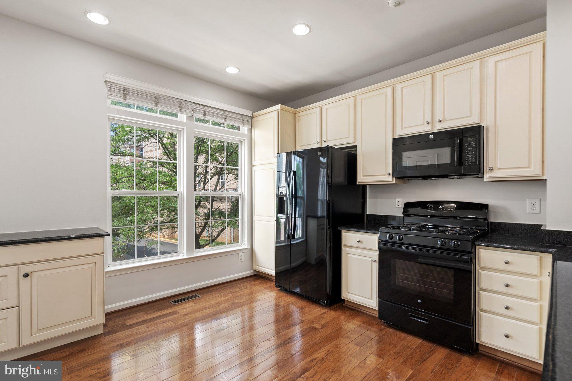 2706 Manhattan Place Vienna, VA 22180 - Photo 11 of 44