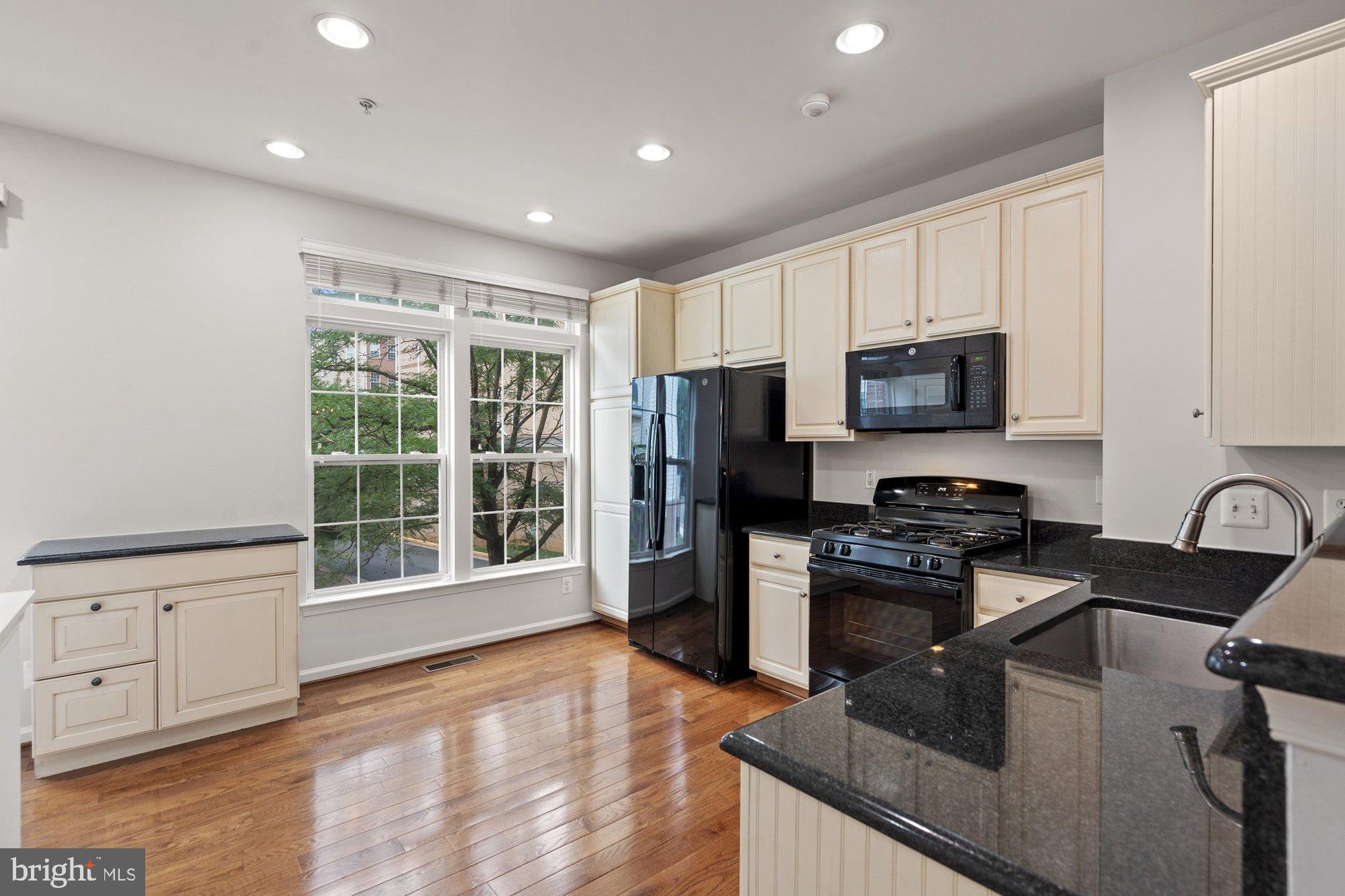 2706 Manhattan Place Vienna, VA 22180 - Photo 12 of 44