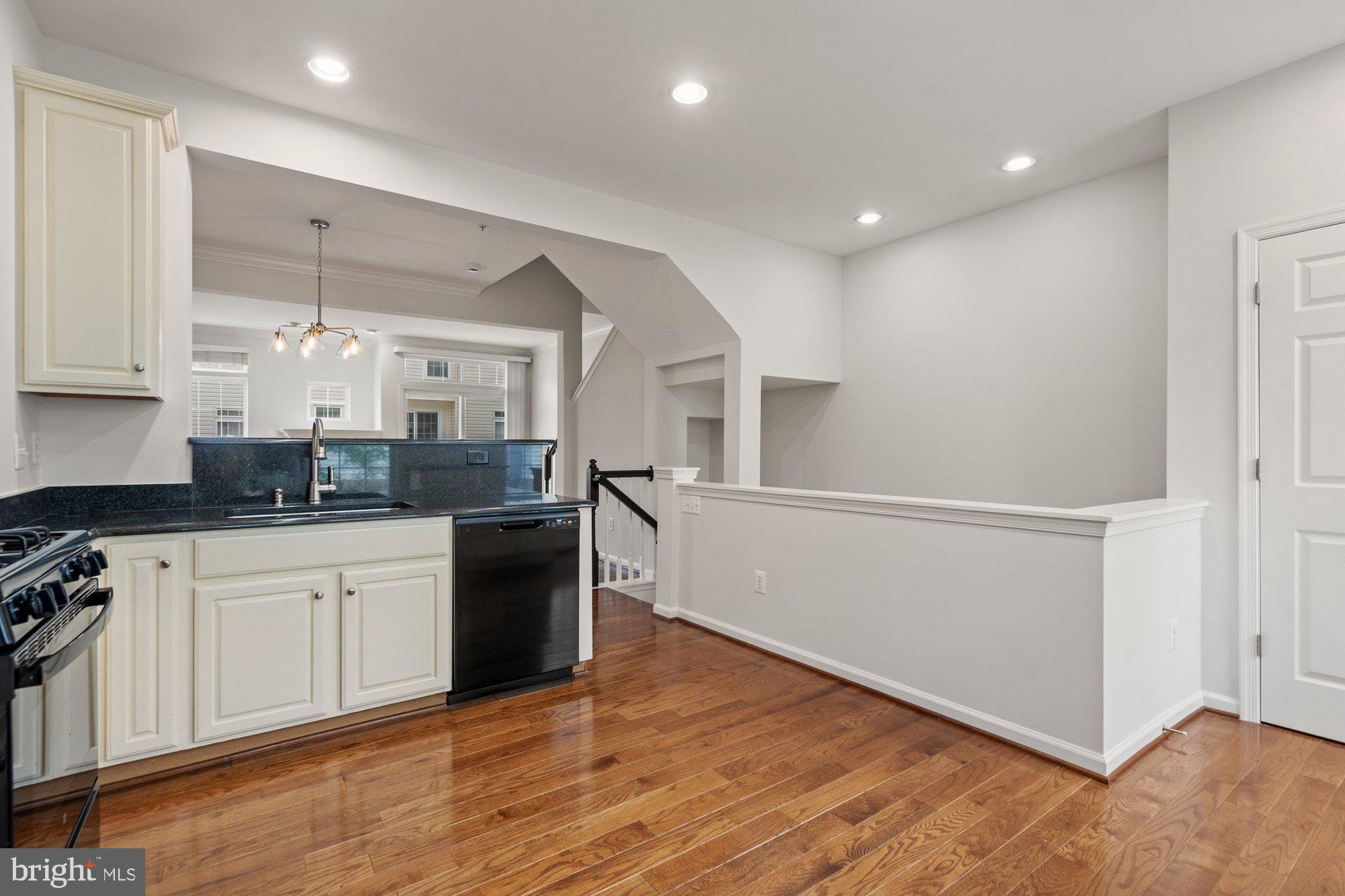2706 Manhattan Place Vienna, VA 22180 - Photo 13 of 44