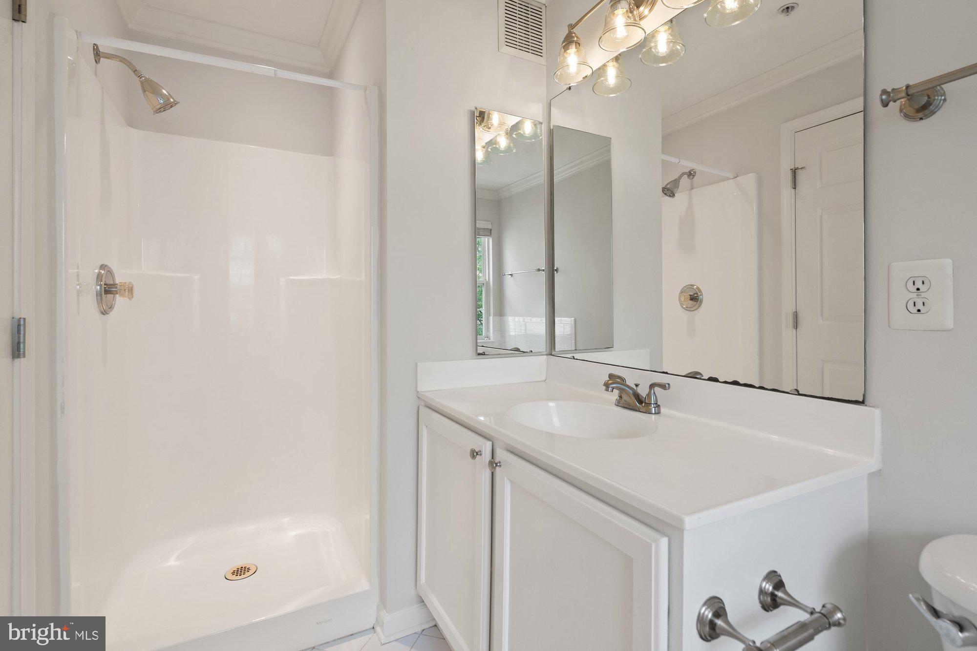 2706 Manhattan Place Vienna, VA 22180 - Photo 18 of 44