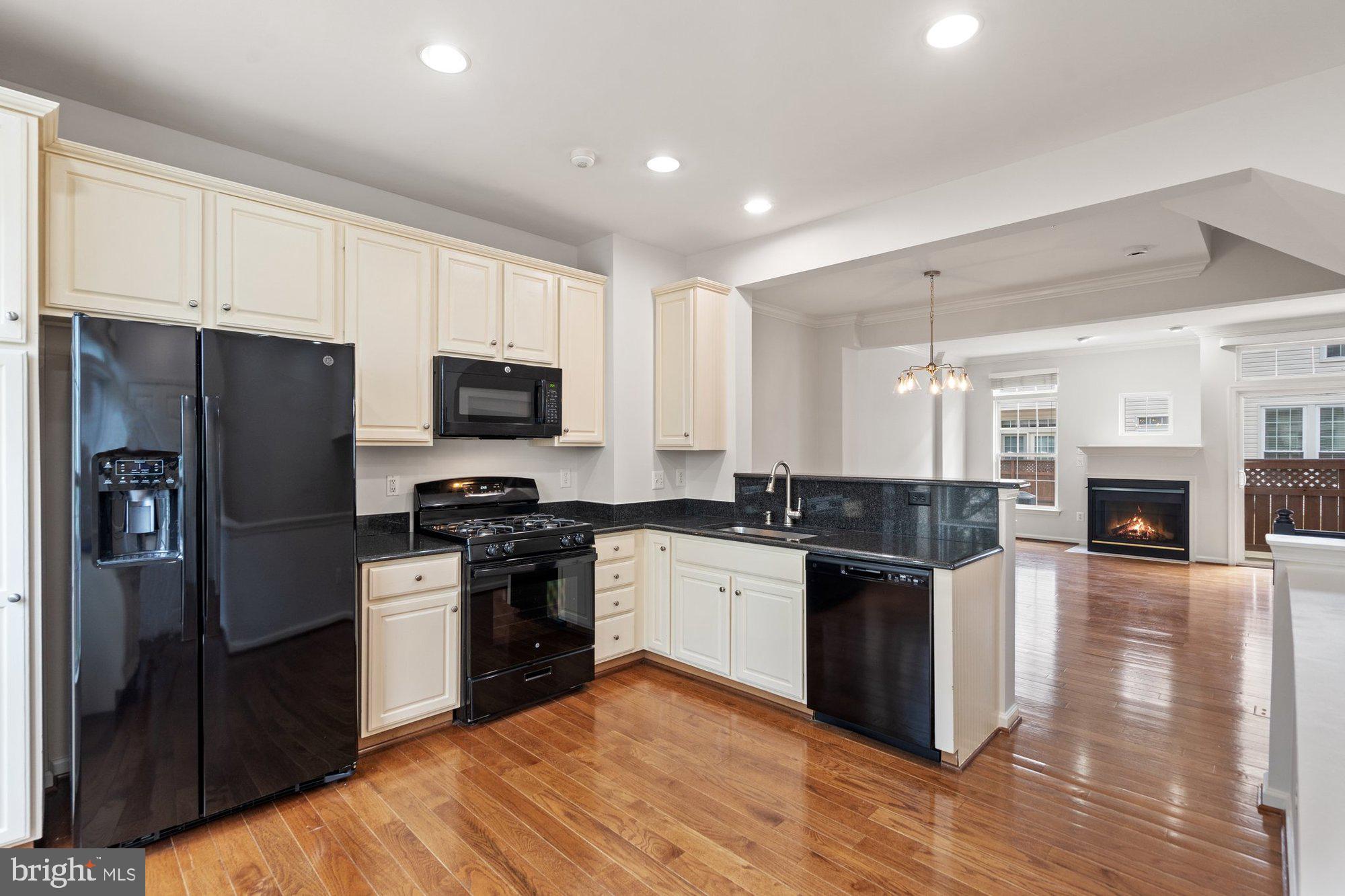 2706 Manhattan Place Vienna, VA 22180 - Photo 3 of 44