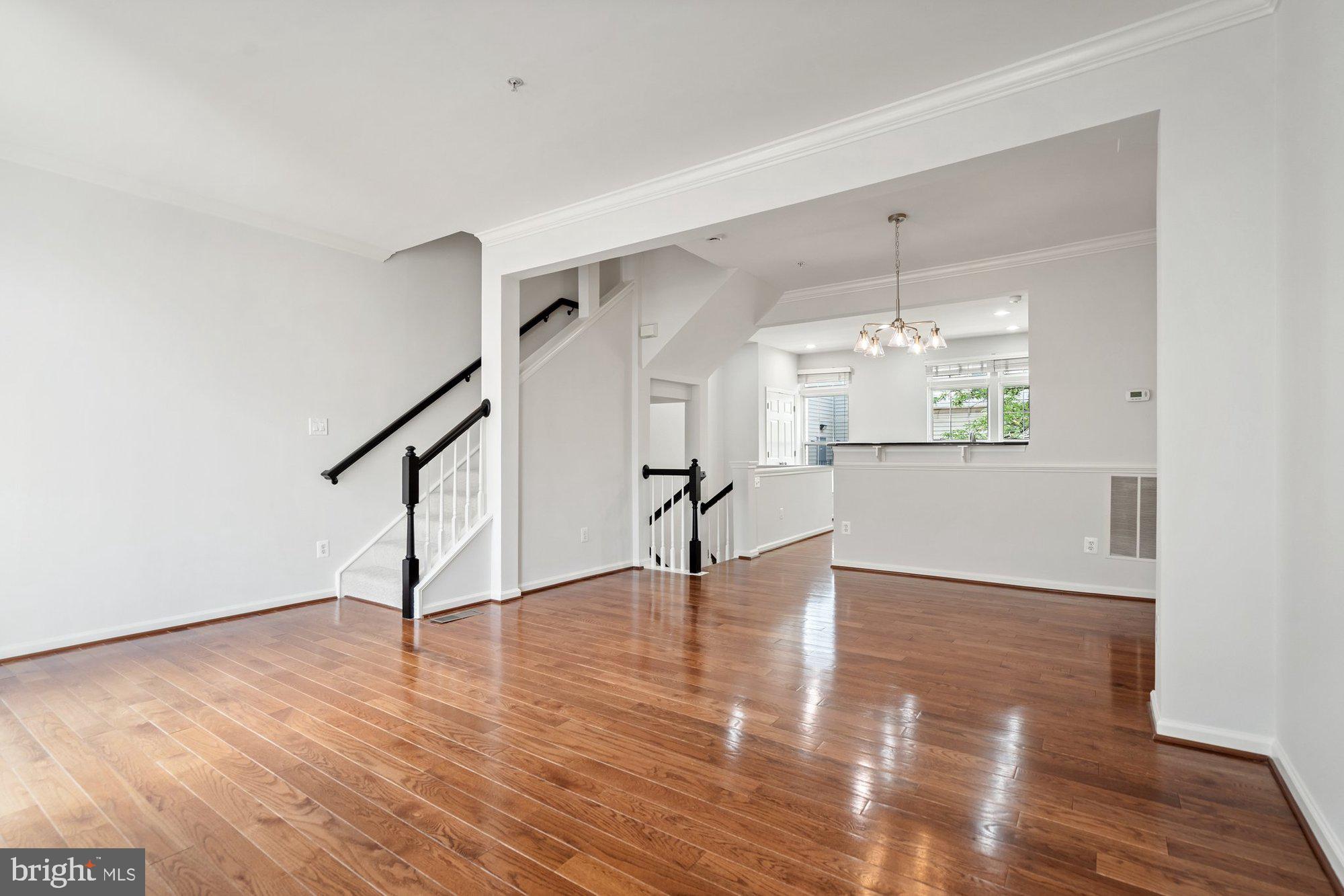 2706 Manhattan Place Vienna, VA 22180 - Photo 4 of 44