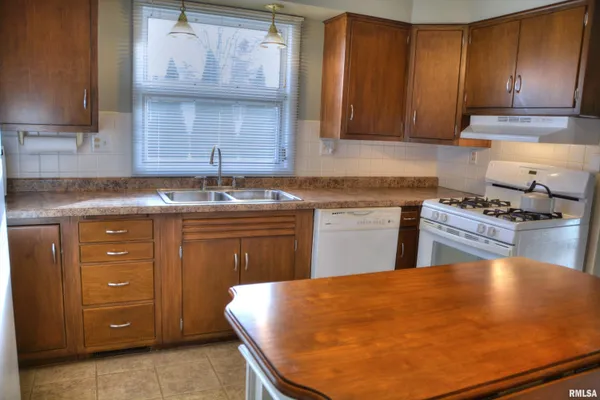 $195,000 | 703 East Franklin Street, Macomb, IL 61455