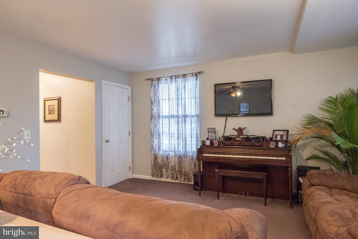 2950 Aster Lane Lititz, PA 17543 - Photo 7 of 34