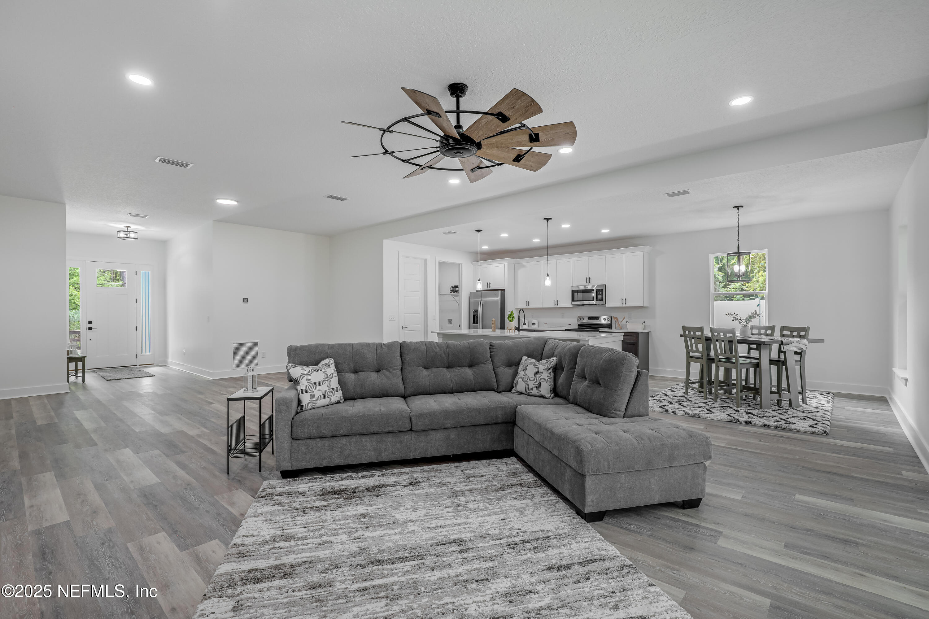 12092 Sheffield Road Jacksonville, FL 32226 - Photo 3 of 55 a living room with furniture