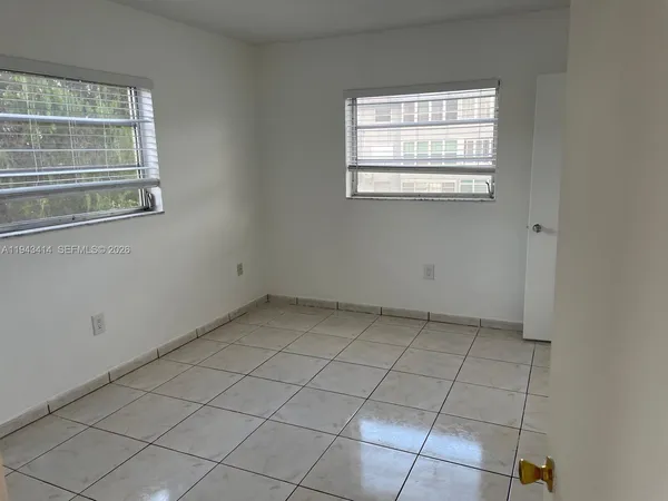 $2,000 | 140 Royal Palm Road, Unit 211, Hialeah Gardens, FL 33016