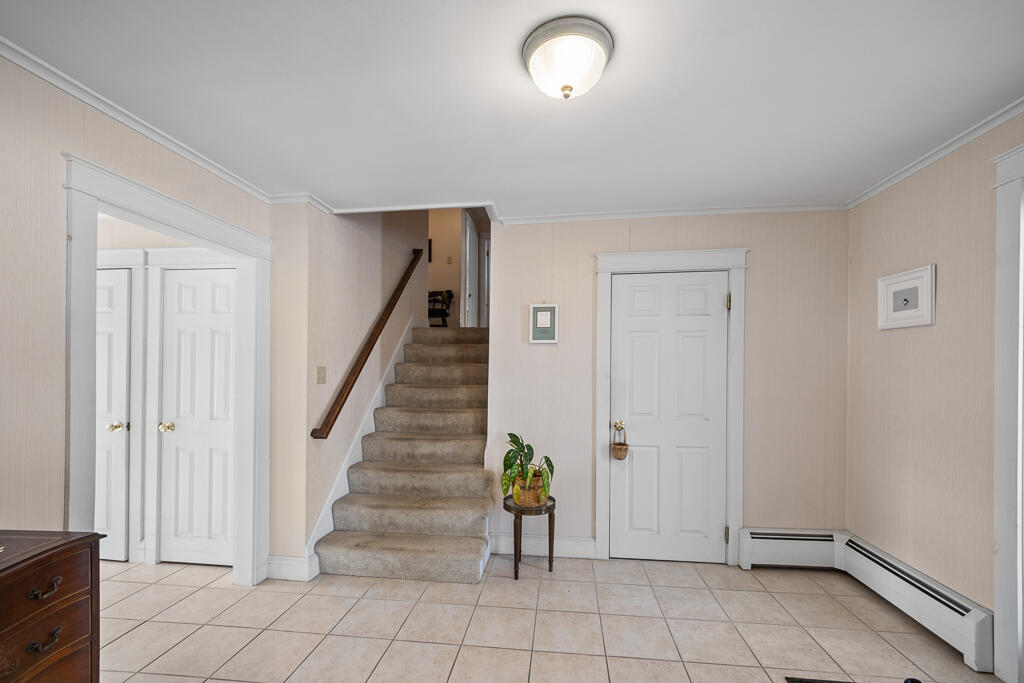 18 Eustis Parkway Waterville, ME 04901 - Photo 4 of 35 Entry