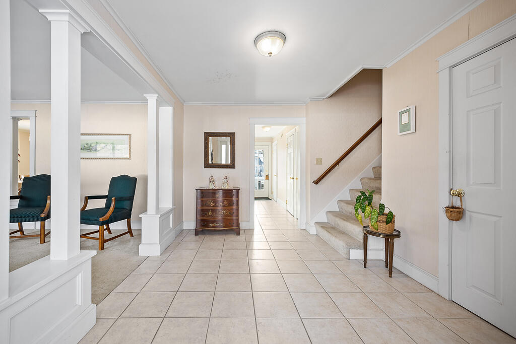 18 Eustis Parkway Waterville, ME 04901 - Photo 5 of 35 Entry