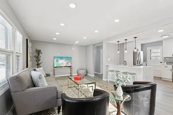 $429,900 | 4N327 7th Avenue, Addison, IL 60101