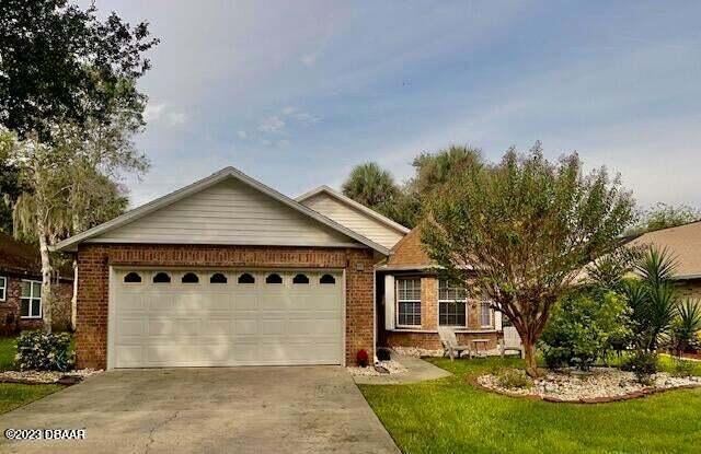 27 Reflections Village Drive Ormond Beach, FL 32174 - Photo 7 of 29 a front view of a house with garden