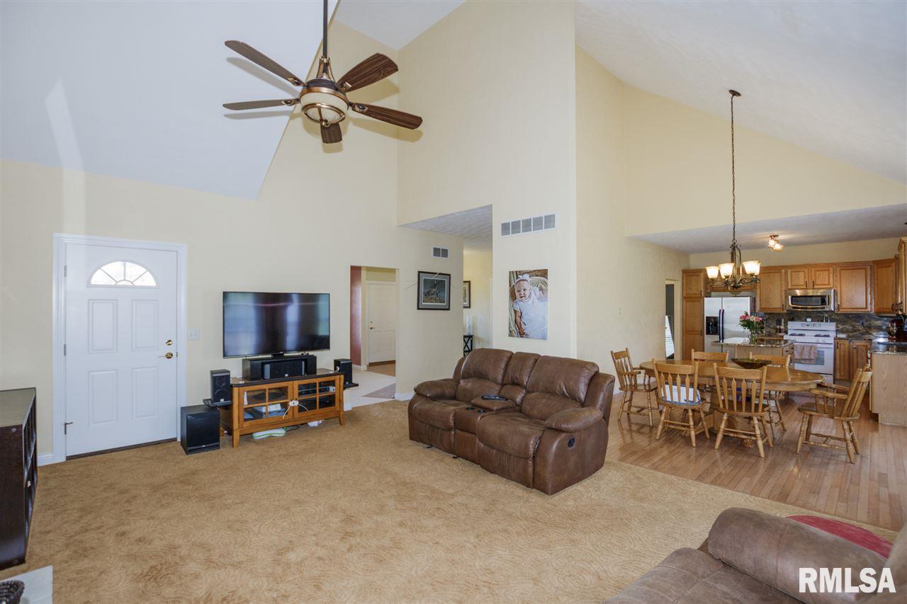 1504 Oak Ridge Washington, IL 61571 - Photo 7 of 36 Gallery Image 7