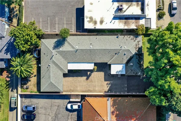 a picture of a brick building with many windows