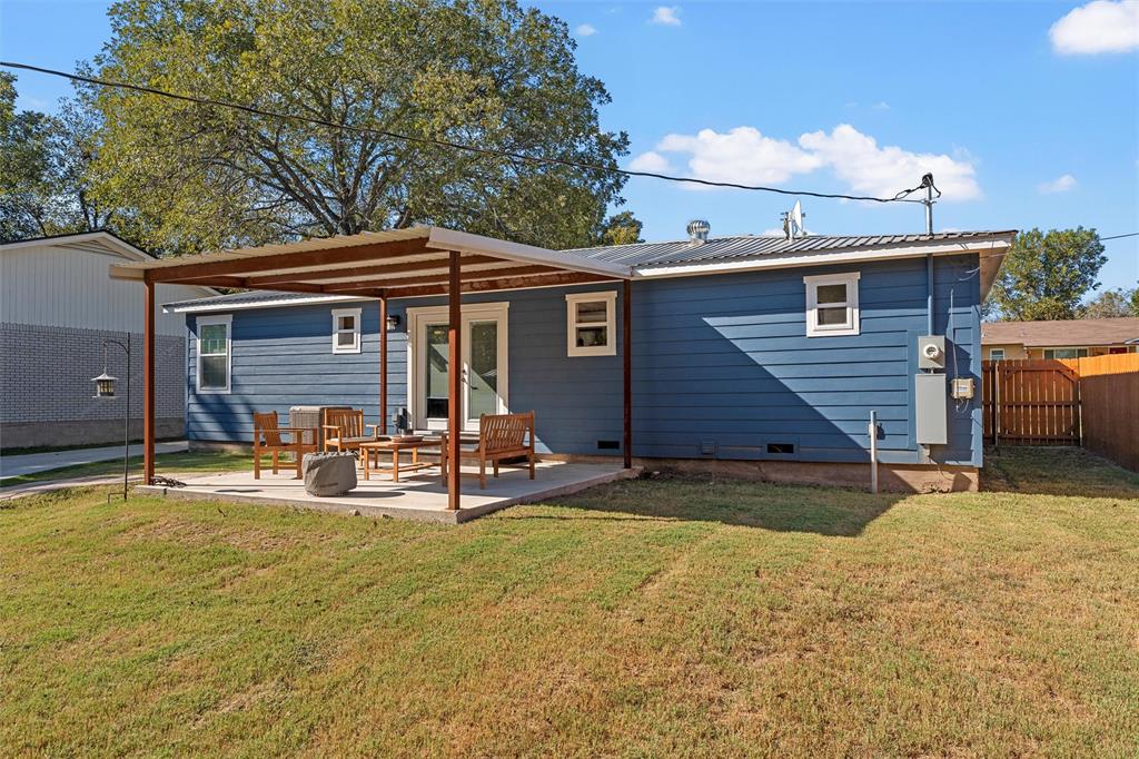 111 North Avenue R Clifton, TX 76634 - Photo 21 of 27 a view of a house with backyard and sitting area