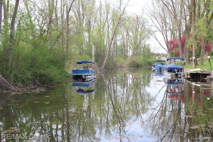 22 Endicott Howell, MI 48843 - Photo 2 of 17 DOCKING