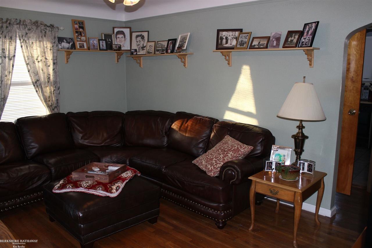 8281 Standard Street Center Line, MI 48015 - Photo 6 of 30 31338154-5.JPG
