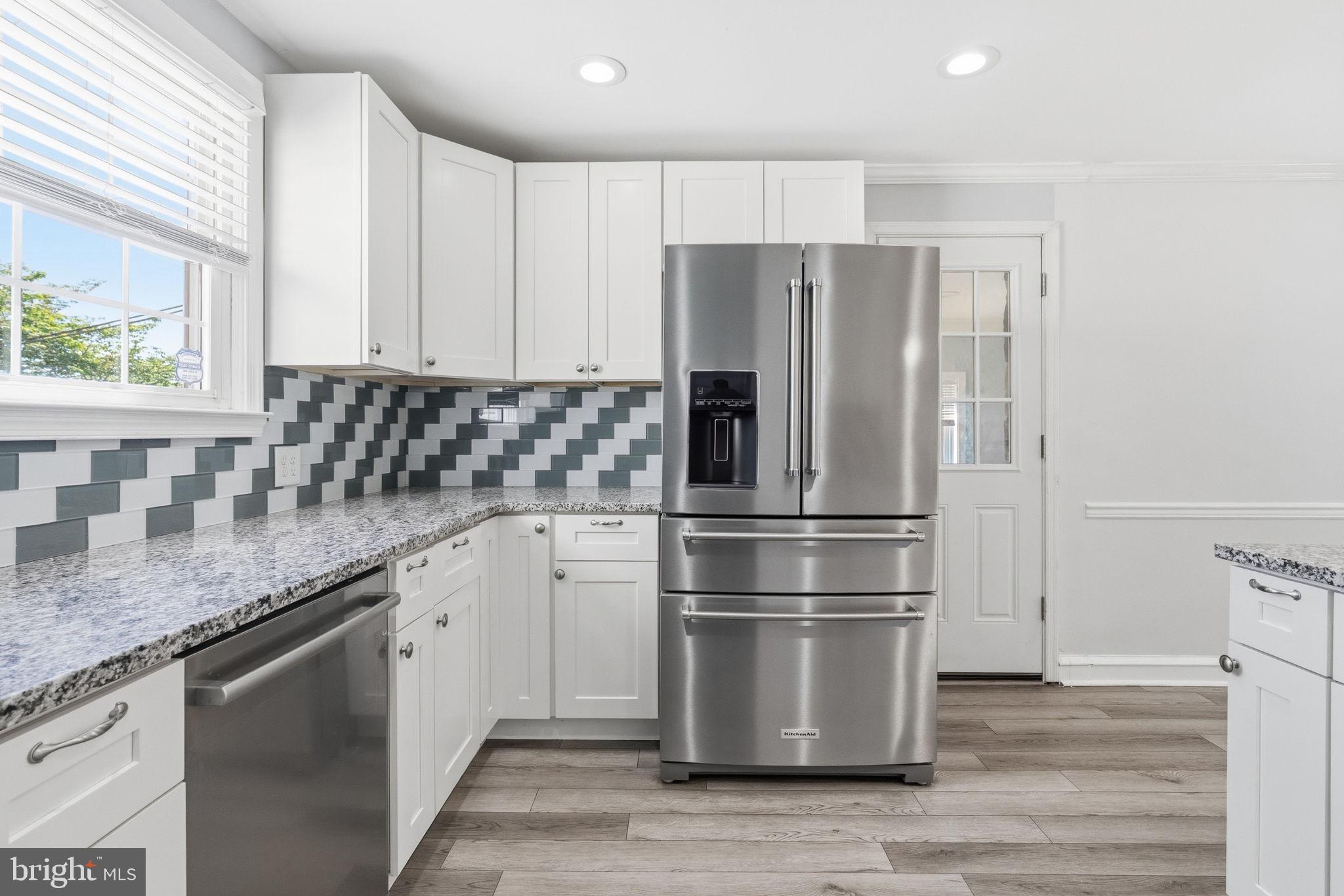 525 Broadview Road Upper Darby, PA 19082 - Photo 12 of 43 Gorgeous Updated Kitchen