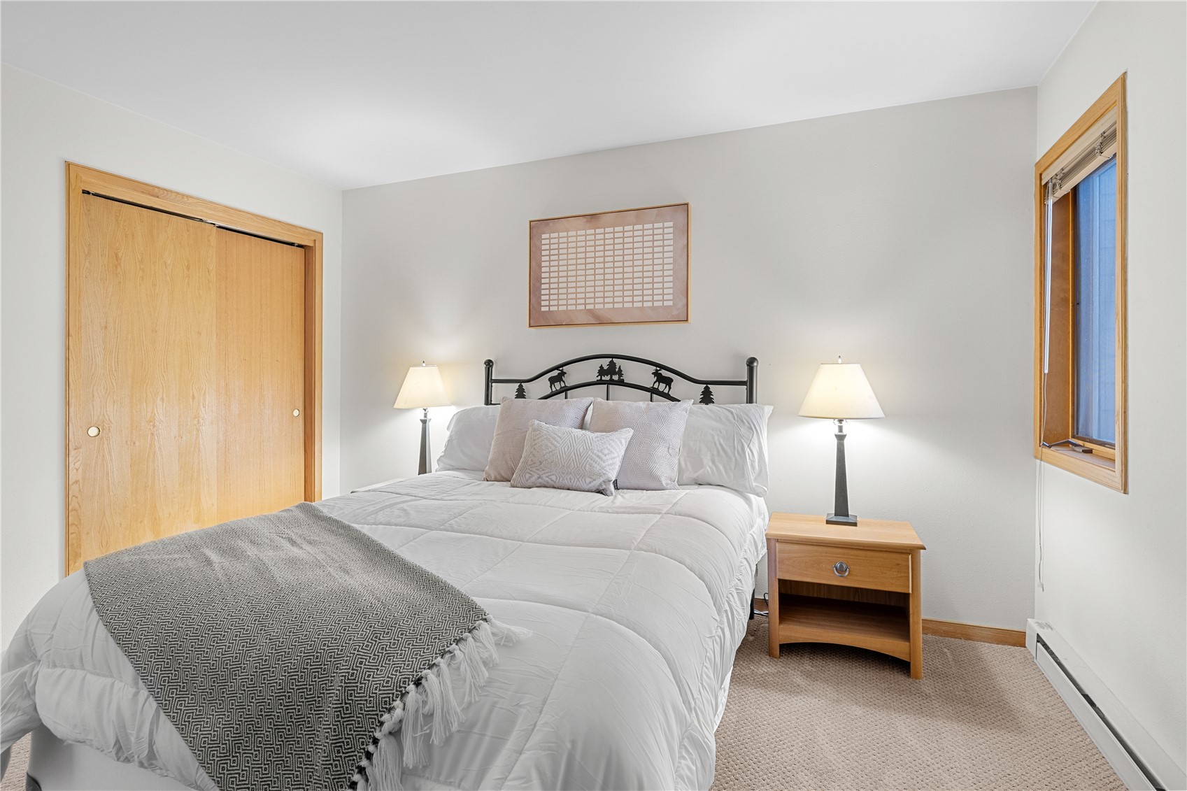 22804 Highway 6, Unit 102 Keystone, CO 80435 - Photo 21 of 34 a bedroom with a bed and a lamp