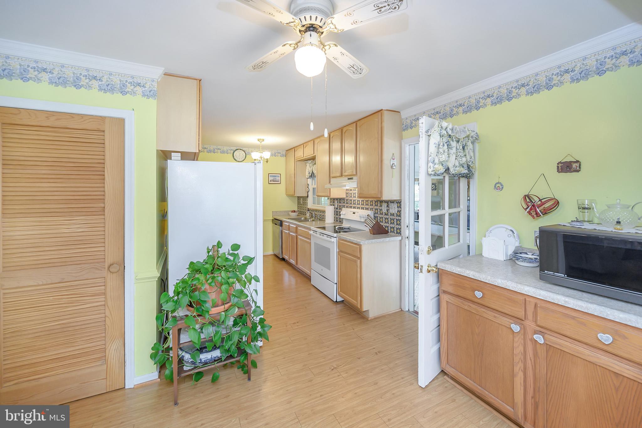 30306 Mine Run Road Locust Grove, VA 22508 - Photo 13 of 52 Kitchen with extra counter space