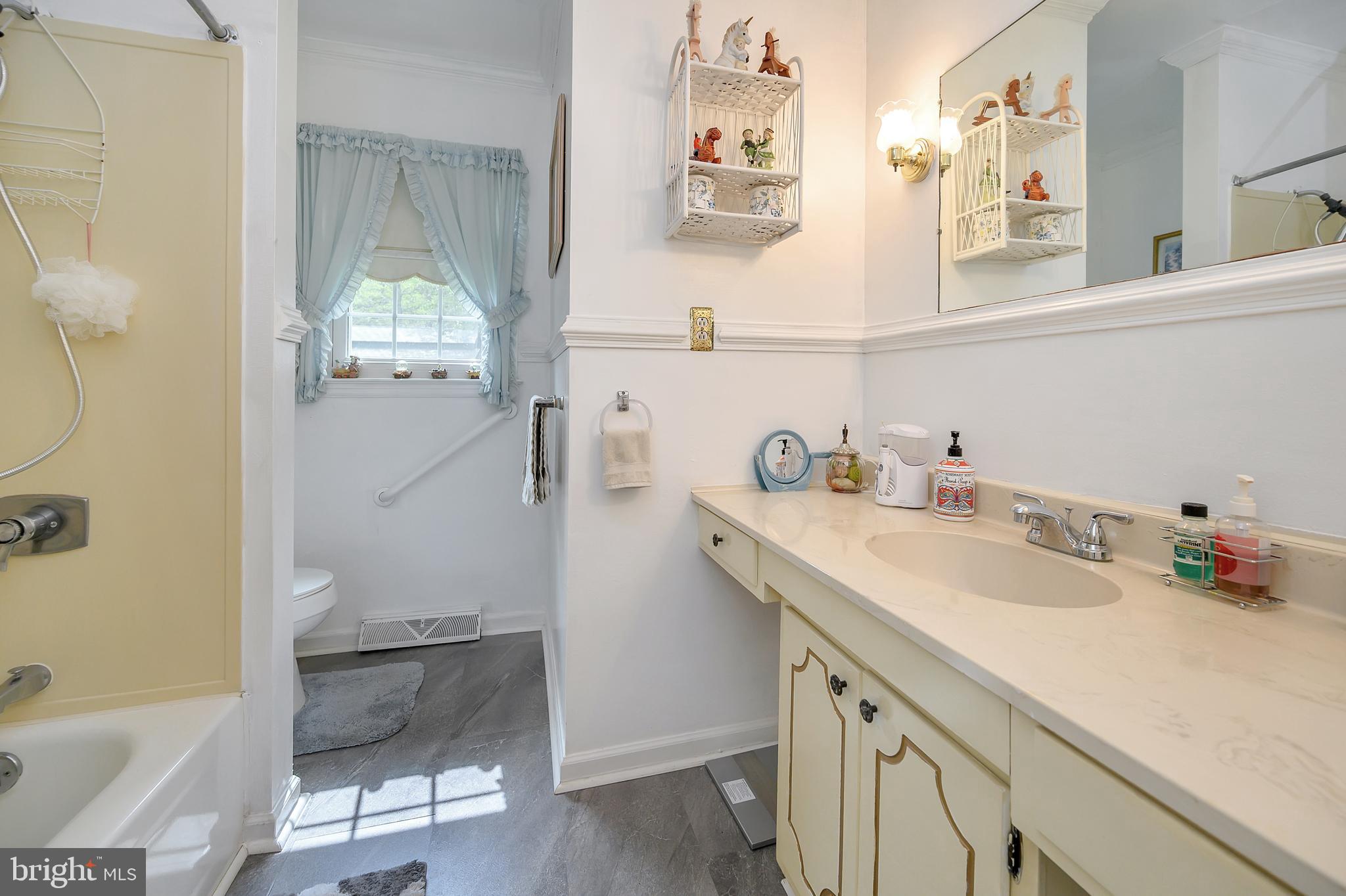 30306 Mine Run Road Locust Grove, VA 22508 - Photo 22 of 52 Main bath