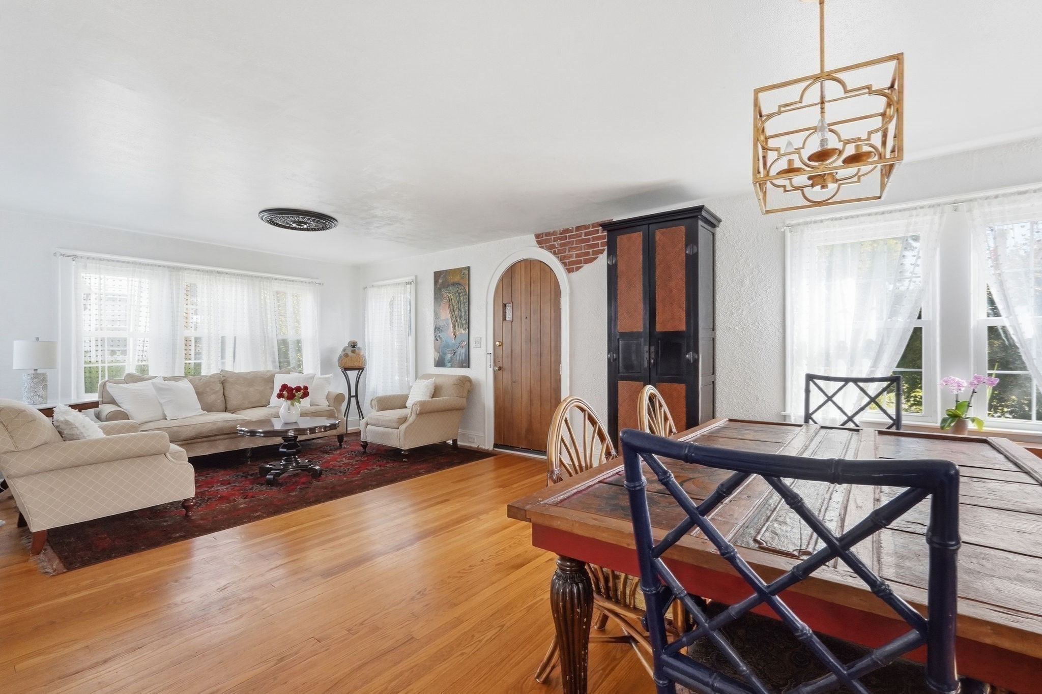 104 Wayne Street Springfield, MA 01118 - Photo 3 of 42 Gallery Image 3