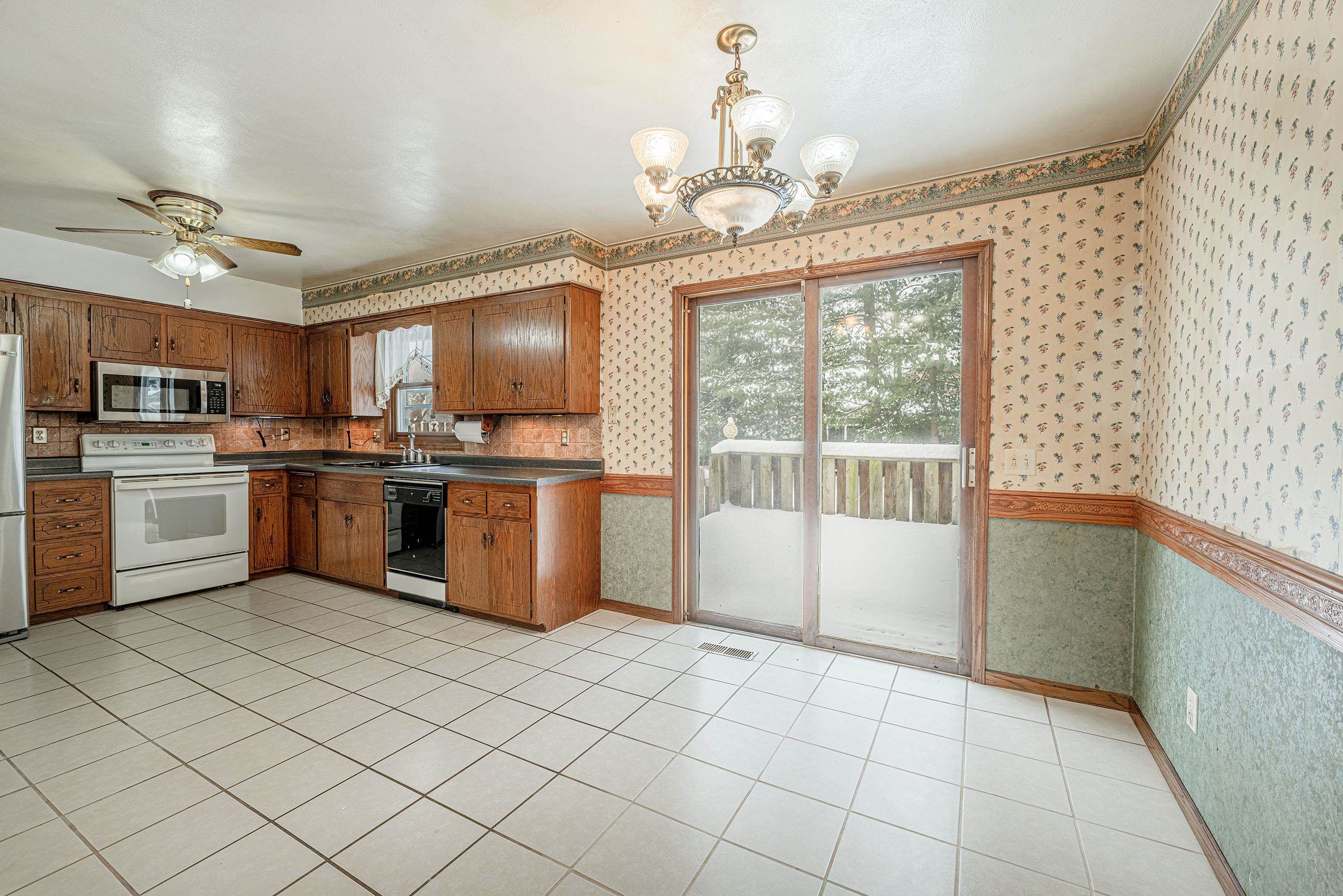 195 Ash Street Oregon, WI 53575 - Photo 11 of 38