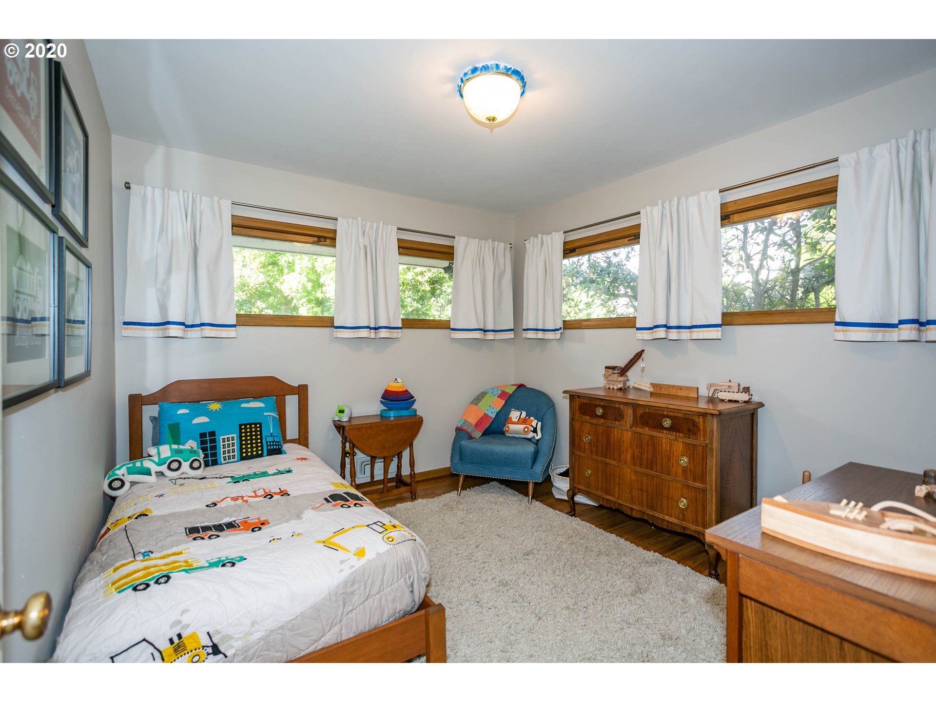 1102 Southwest Stephenson Street Portland, OR 97219 - Photo 14 of 32