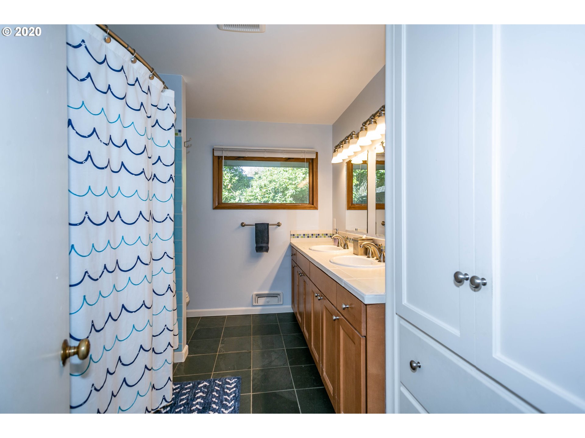 1102 Southwest Stephenson Street Portland, OR 97219 - Photo 15 of 32