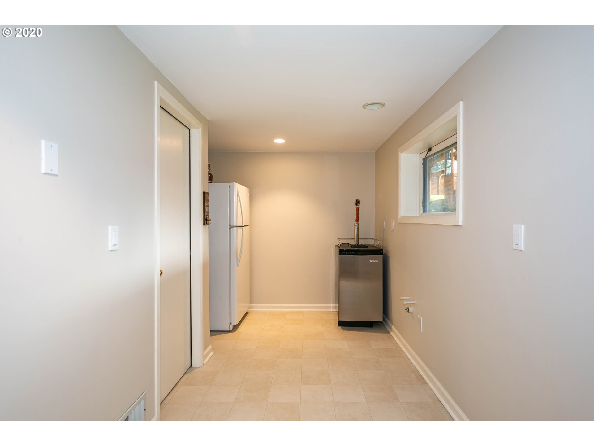 1102 Southwest Stephenson Street Portland, OR 97219 - Photo 18 of 32