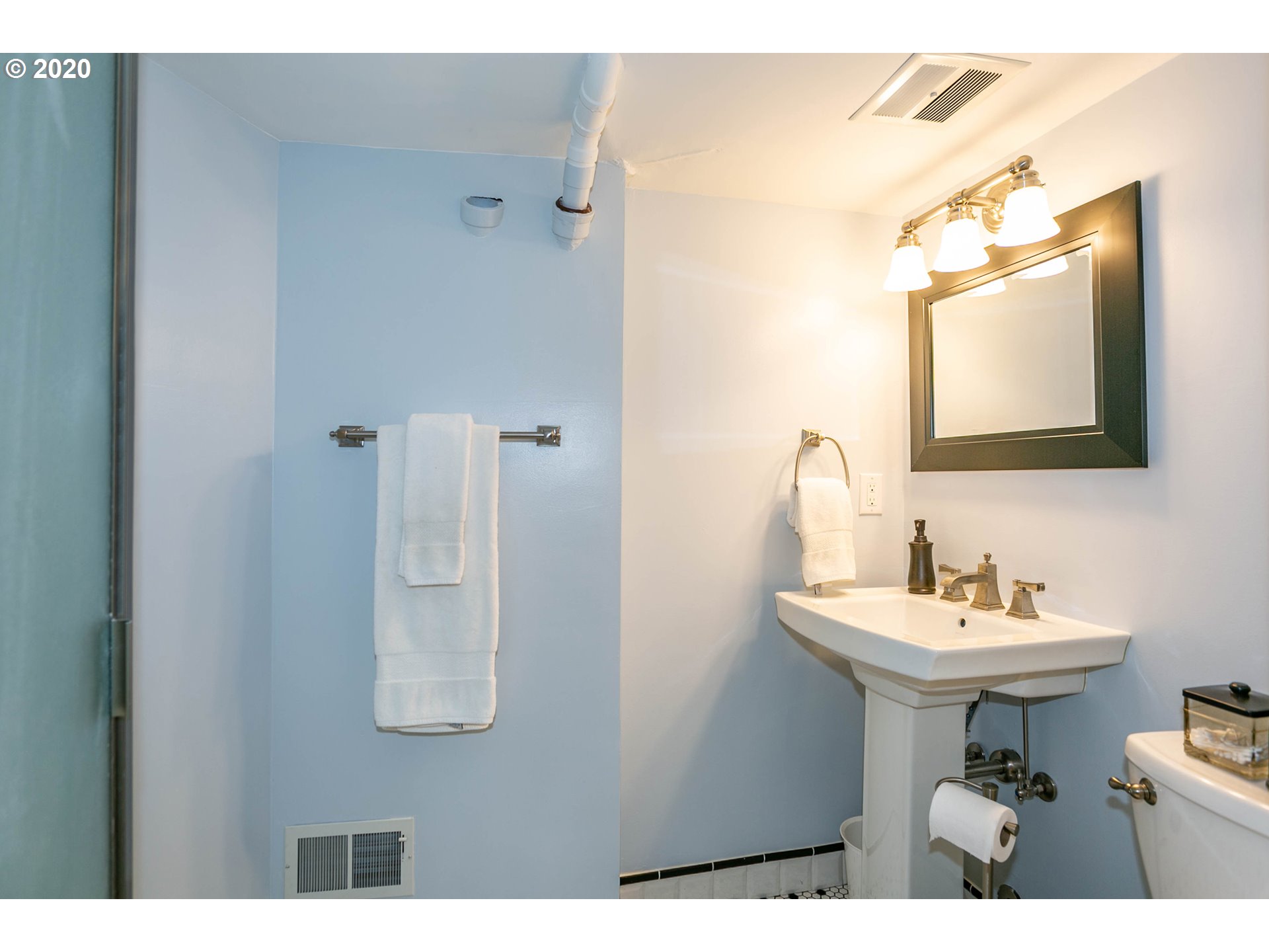 1102 Southwest Stephenson Street Portland, OR 97219 - Photo 21 of 32