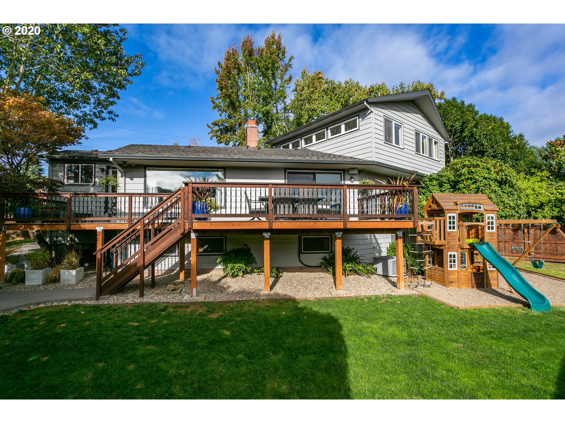 1102 Southwest Stephenson Street Portland, OR 97219 - Photo 23 of 32