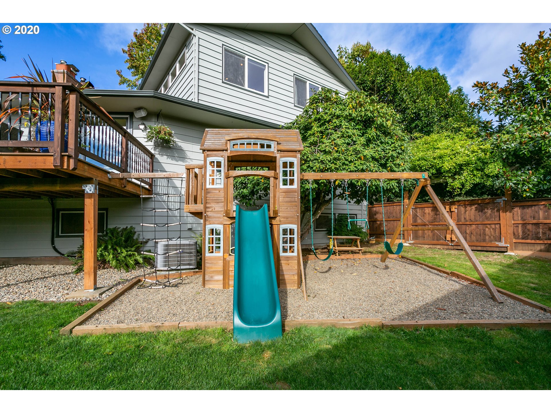 1102 Southwest Stephenson Street Portland, OR 97219 - Photo 28 of 32