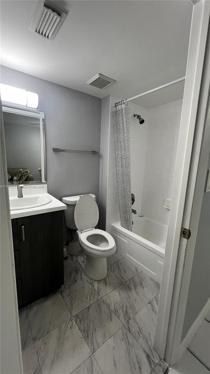 2575 Southwest 27th Avenue, Unit 205 Miami, FL 33133 - Photo 14 of 20 2nd Jack and Jill Bathroom