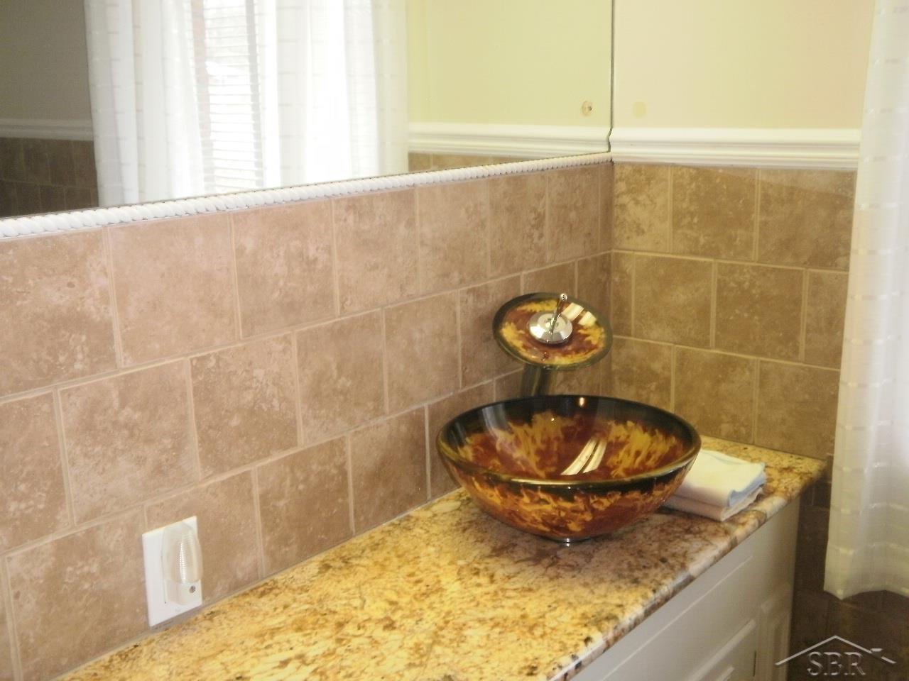 77 Benton Road Saginaw, MI 48602 - Photo 17 of 26 31375338-16.JPG
