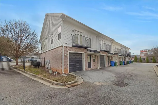 $2,250 | 2042 Bolton Road Northwest, Atlanta, GA 30318