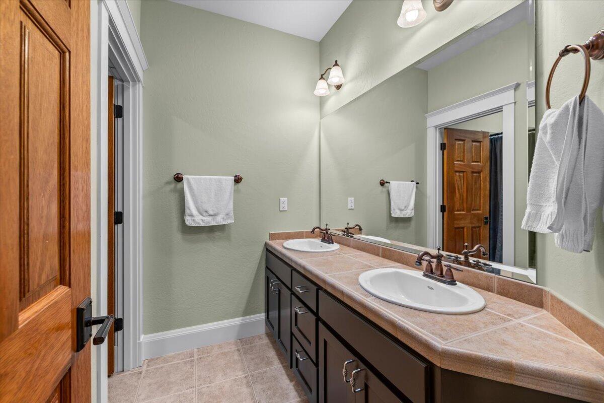 637 Oak Wood Eagle Point, OR 97524 - Photo 29 of 47