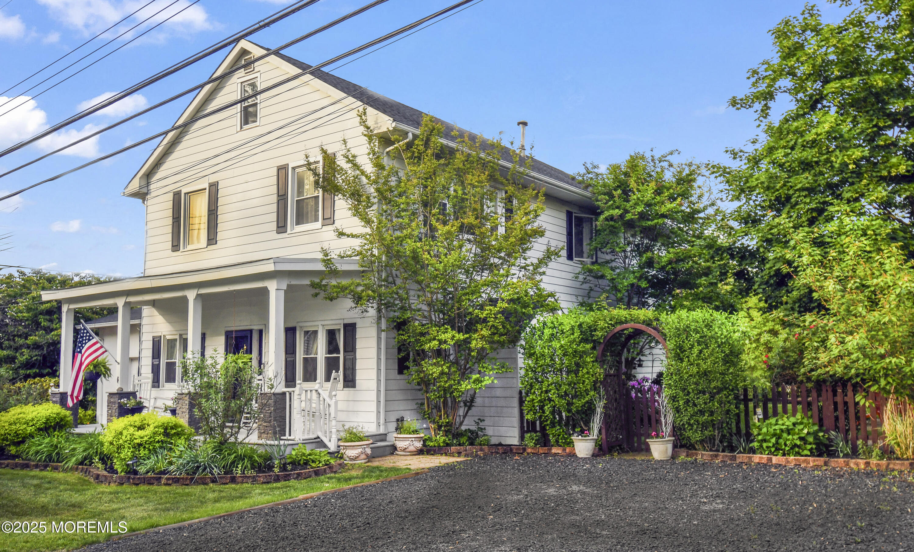 725 Province Line Road Allentown, NJ 08501 - Photo 3 of 41 photos_high_resolution_725_leftSide