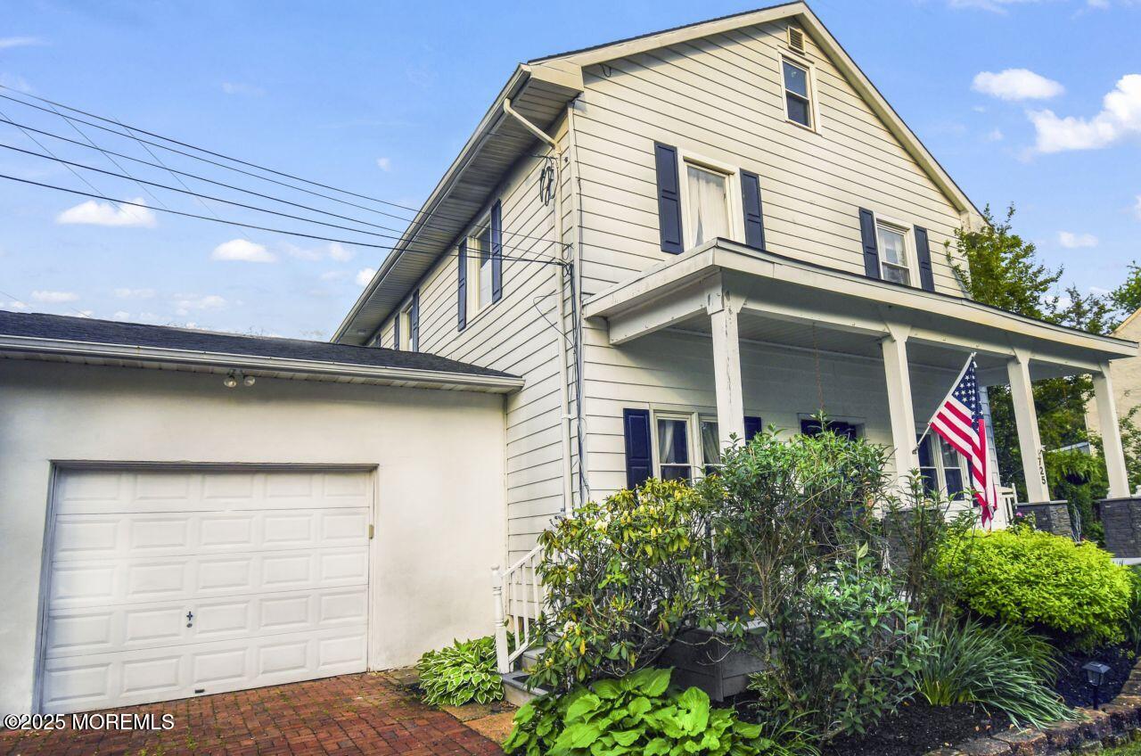 725 Province Line Road Allentown, NJ 08501 - Photo 6 of 41 photos_web_resolution_725_LeftSideFront