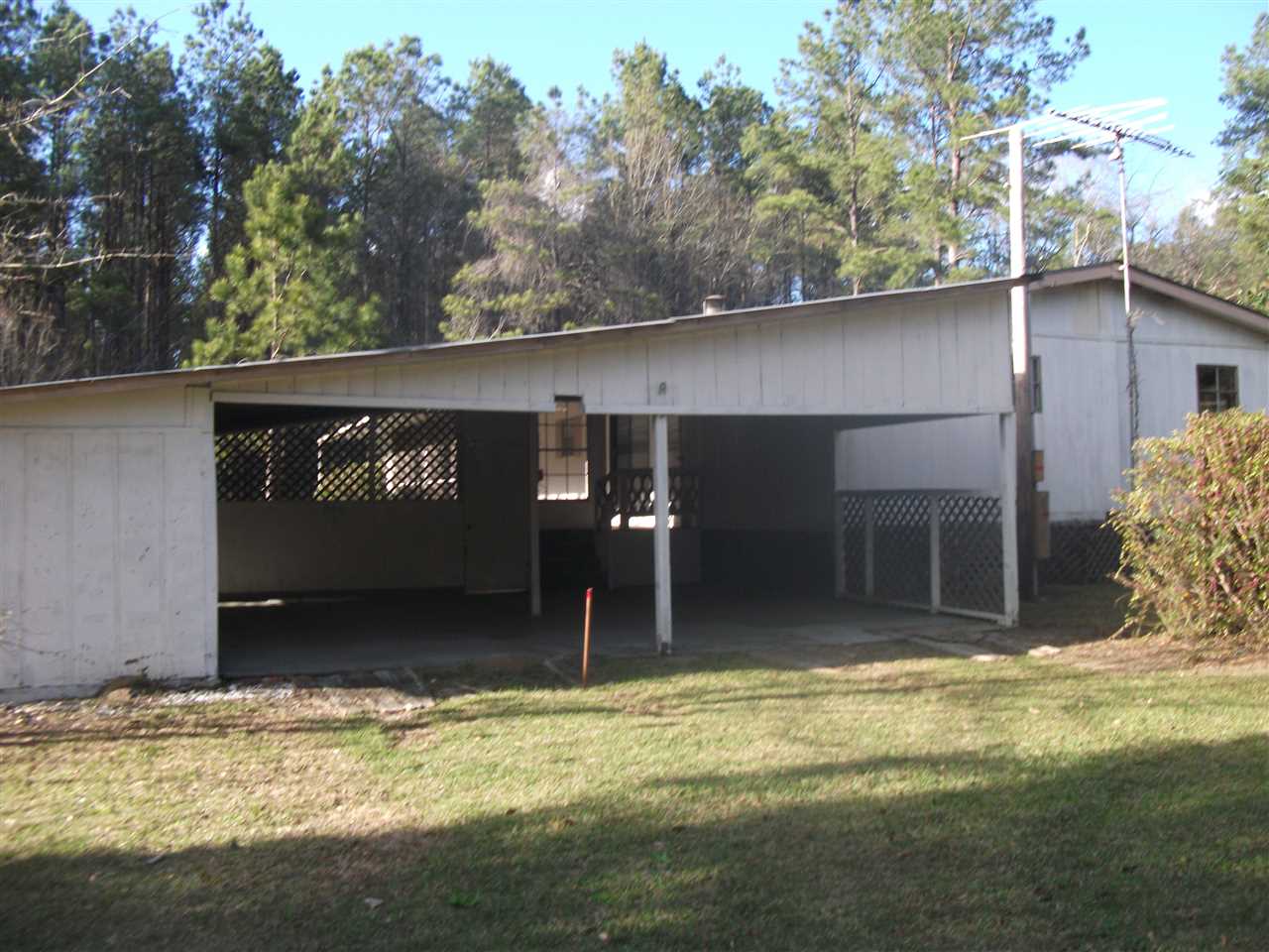 611 Matthew Clark Road Quincy, FL 32351 - Photo 3 of 8 Gallery Image 3