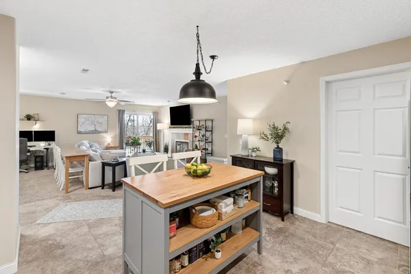 $200,000 | 4107 Creek Hill Drive, Unit 7, Bettendorf, IA 52722