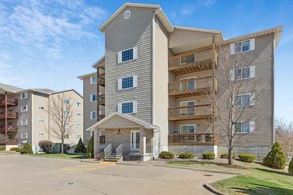 $200,000 | 4107 Creek Hill Drive, Unit 7, Bettendorf, IA 52722