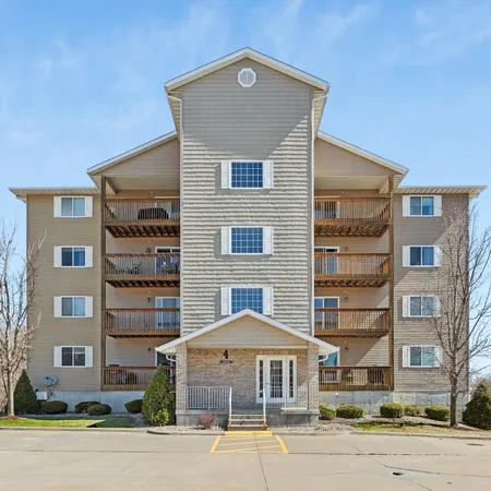 $200,000 | 4107 Creek Hill Drive, Unit 7, Bettendorf, IA 52722