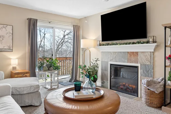 $200,000 | 4107 Creek Hill Drive, Unit 7, Bettendorf, IA 52722