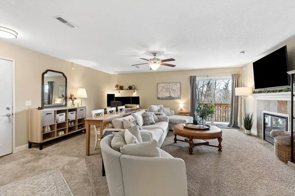 $200,000 | 4107 Creek Hill Drive, Unit 7, Bettendorf, IA 52722