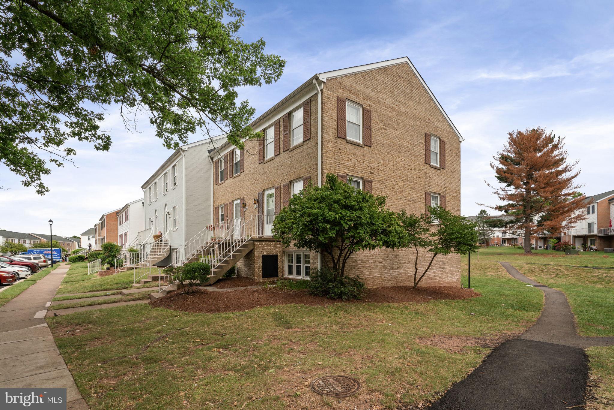 14502 Golden Oak Road Centreville, VA 20121 - Photo 3 of 22